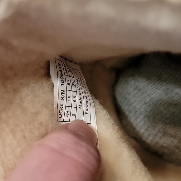 UGG Karyn Cuff Sheepskin Boot, tan, EUC. Size 8 - Picture 9 of 9